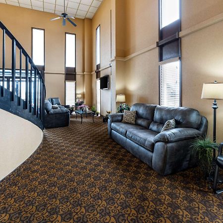 Rodeway Inn South Hutchinson Екстериор снимка