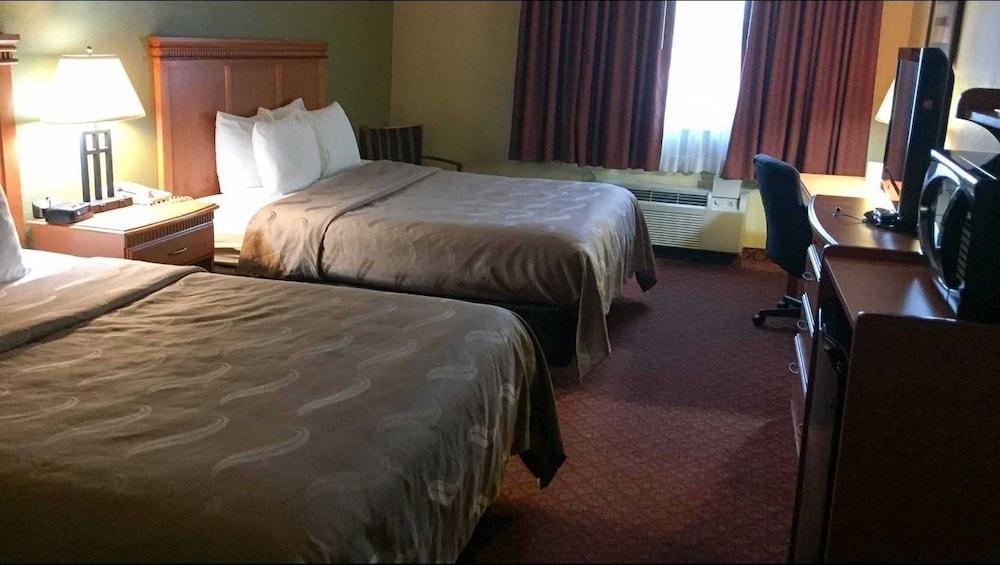 Rodeway Inn South Hutchinson Екстериор снимка