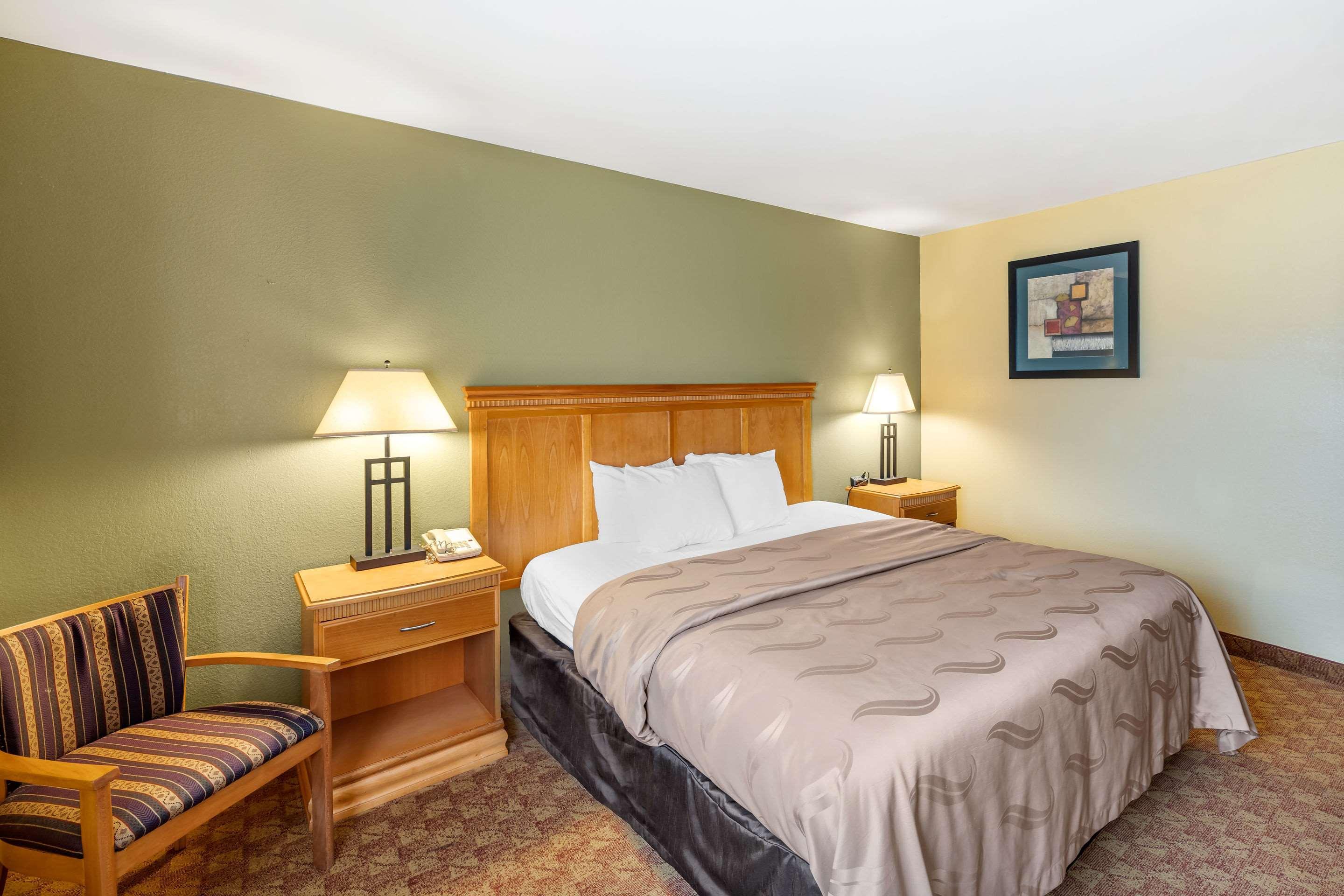 Rodeway Inn South Hutchinson Екстериор снимка