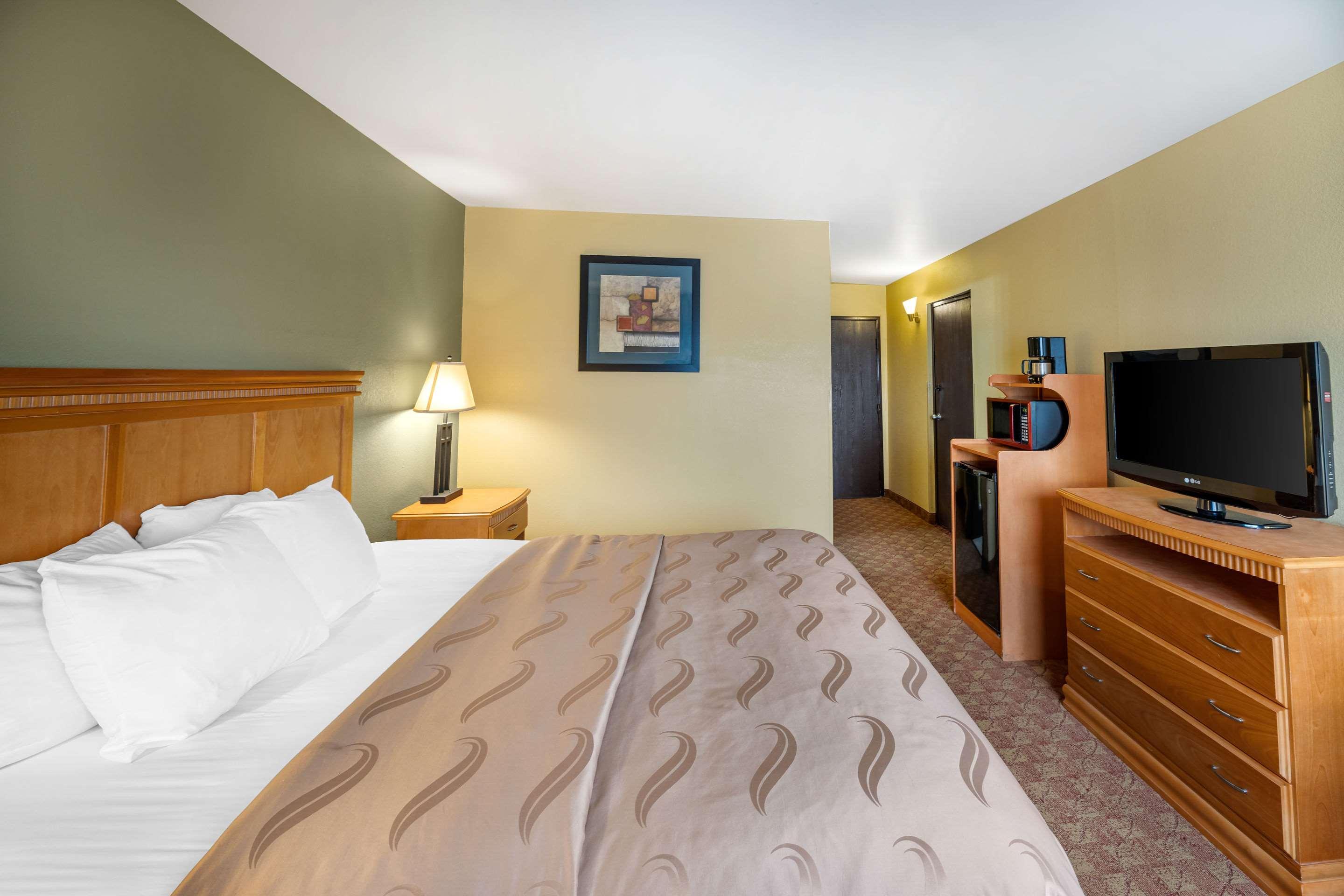 Rodeway Inn South Hutchinson Екстериор снимка