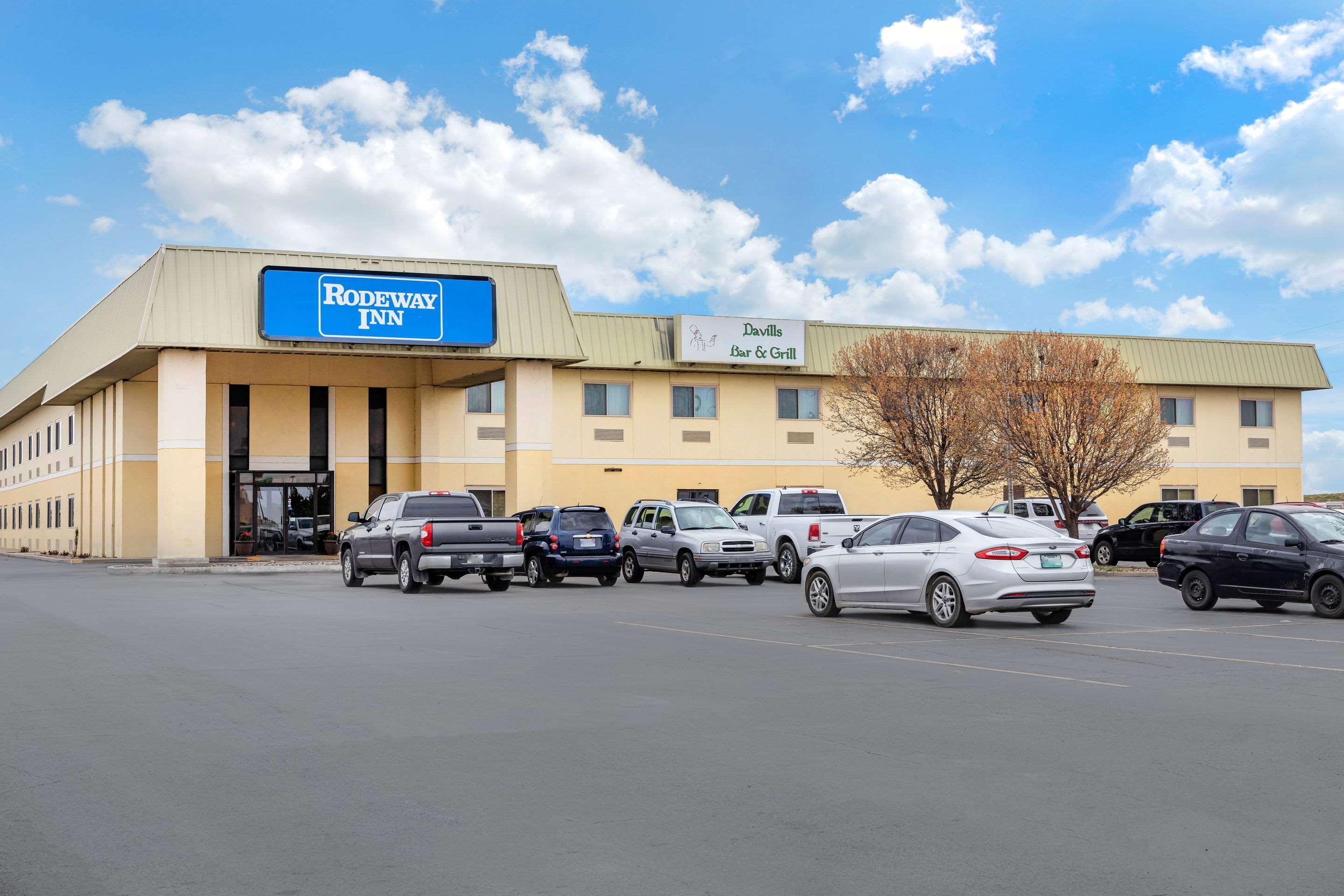 Rodeway Inn South Hutchinson Екстериор снимка