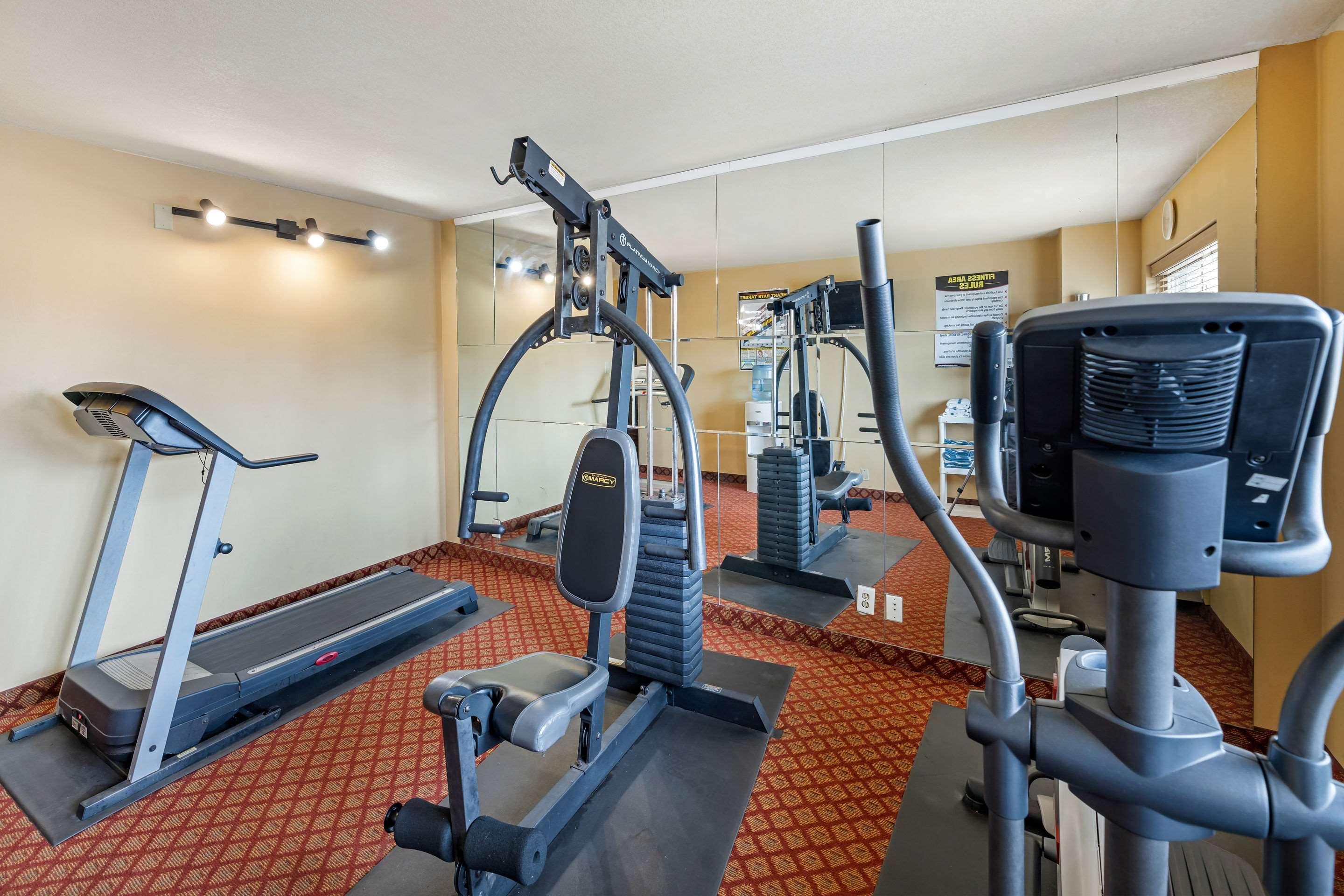 Rodeway Inn South Hutchinson Екстериор снимка