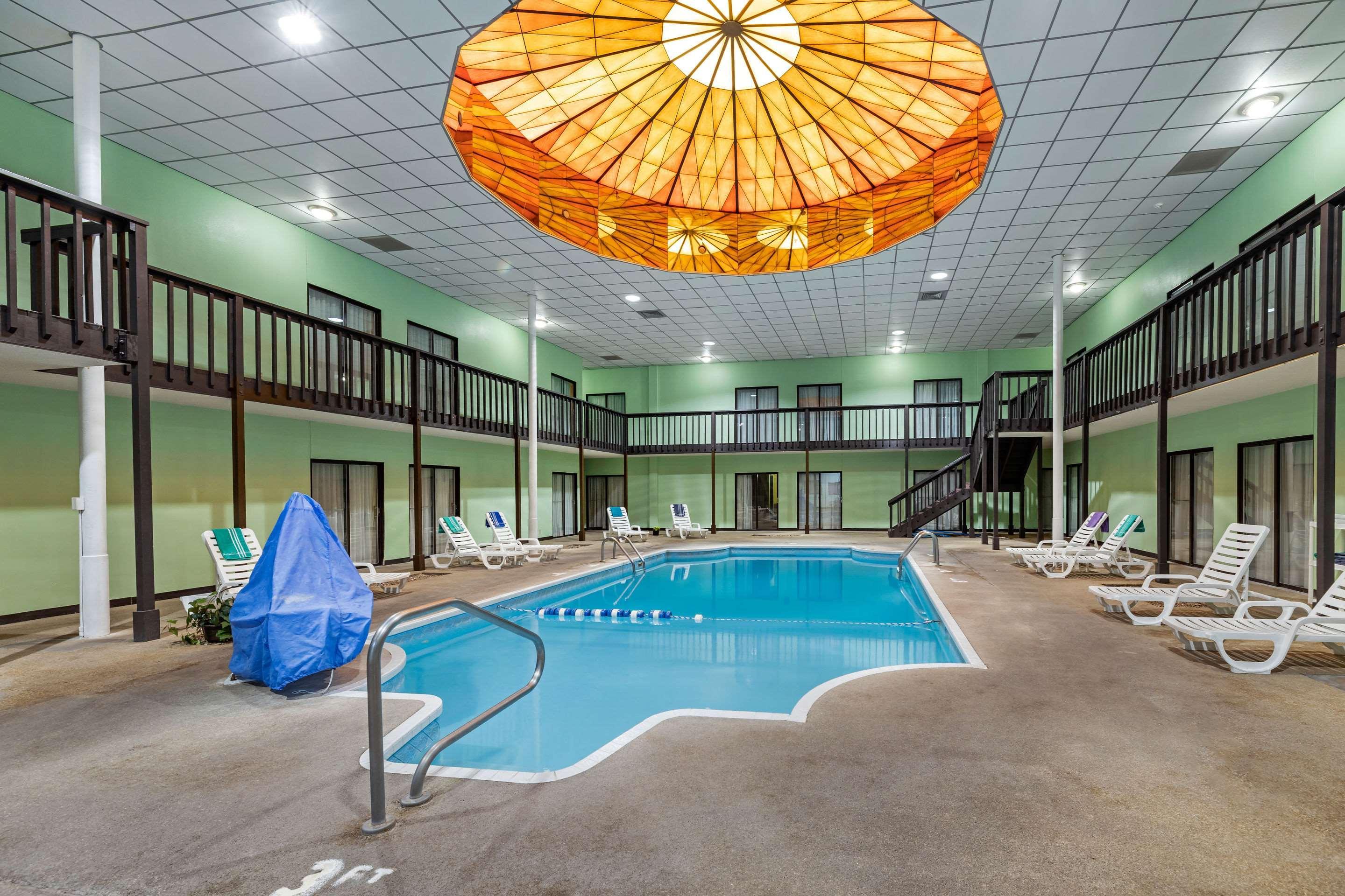 Rodeway Inn South Hutchinson Екстериор снимка