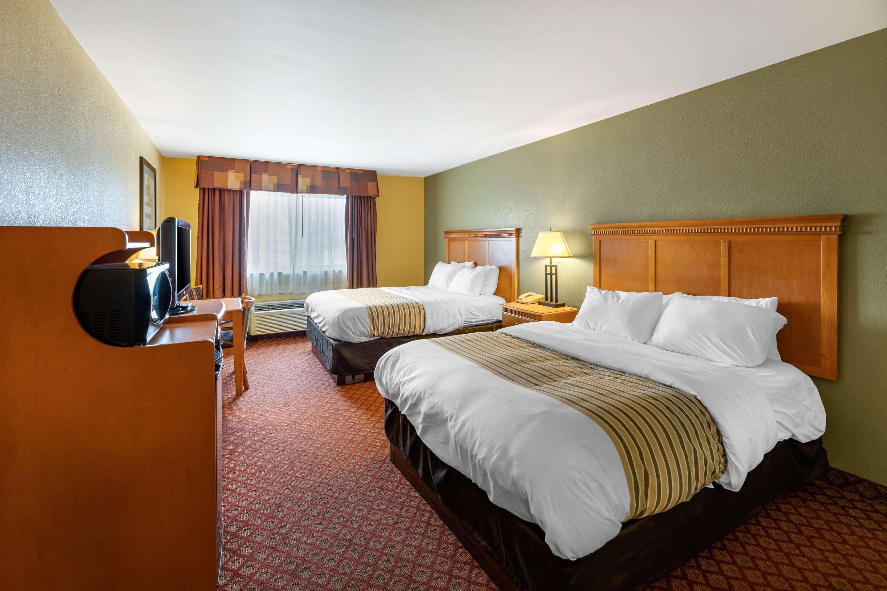 Rodeway Inn South Hutchinson Екстериор снимка