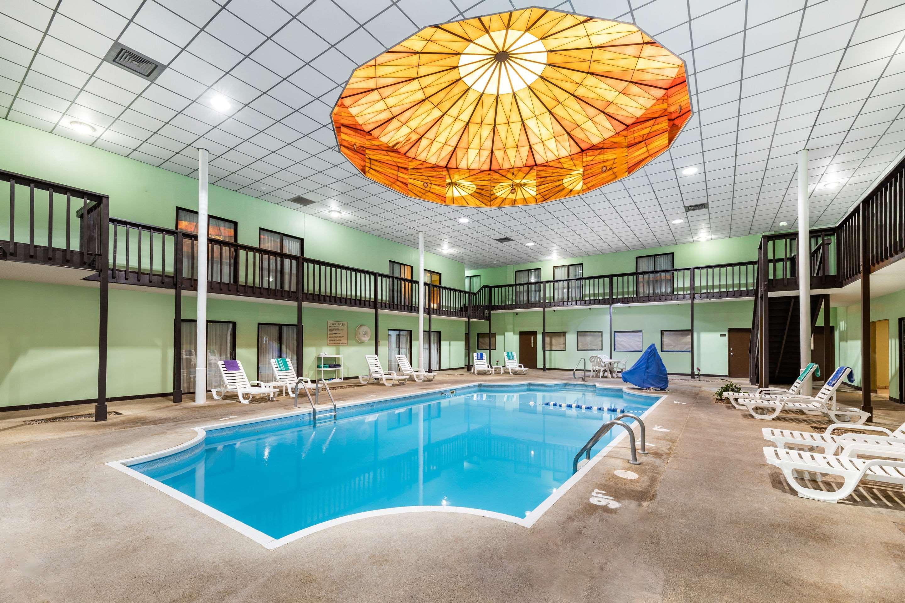 Rodeway Inn South Hutchinson Екстериор снимка