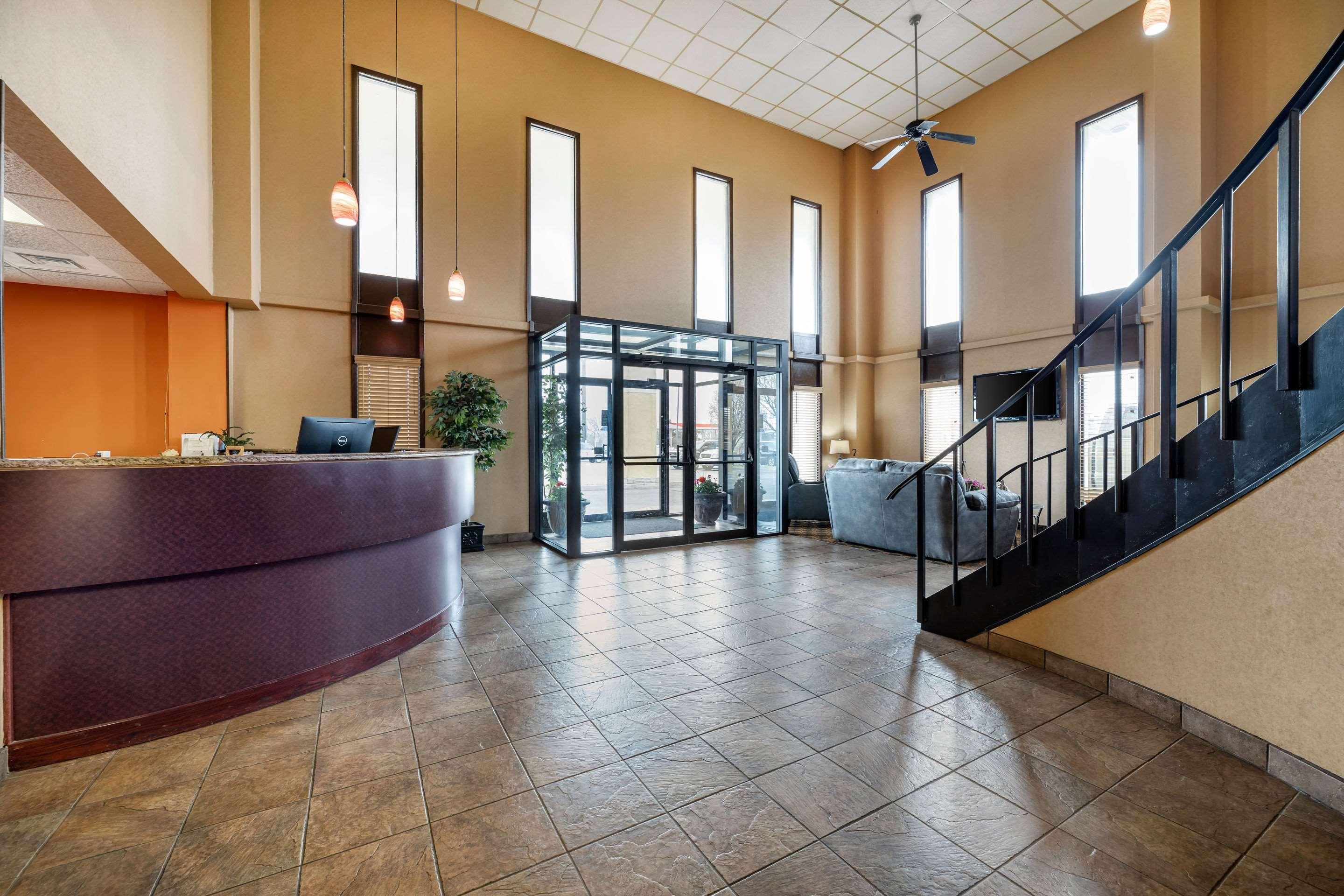 Rodeway Inn South Hutchinson Екстериор снимка