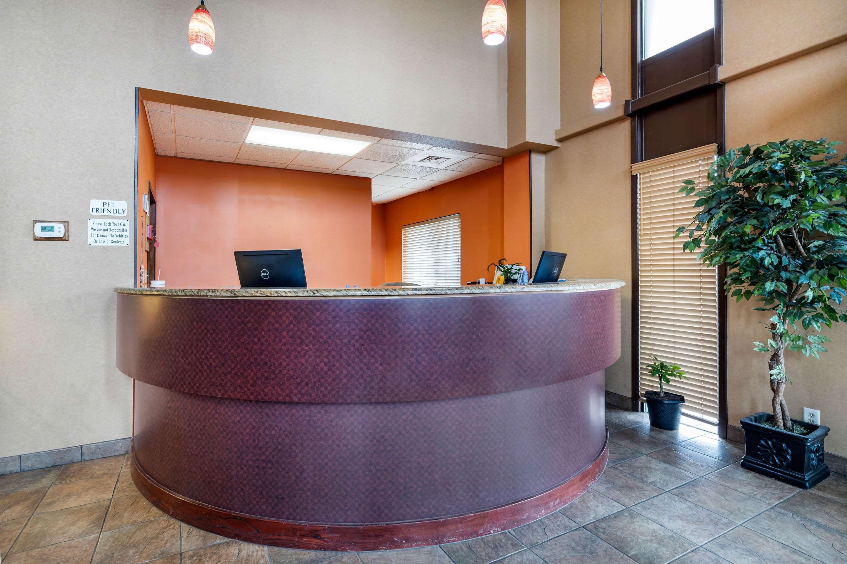 Rodeway Inn South Hutchinson Екстериор снимка