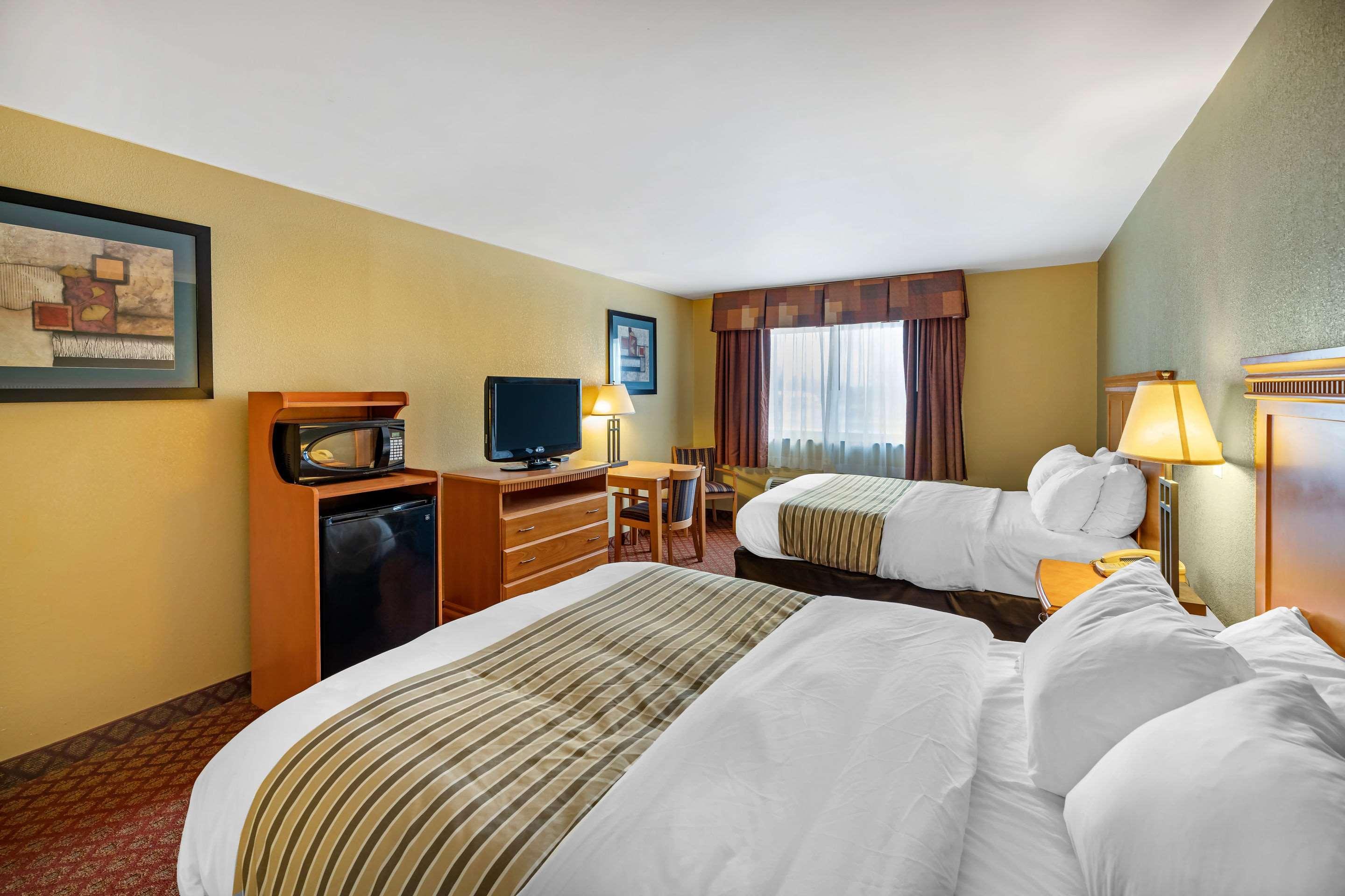 Rodeway Inn South Hutchinson Екстериор снимка