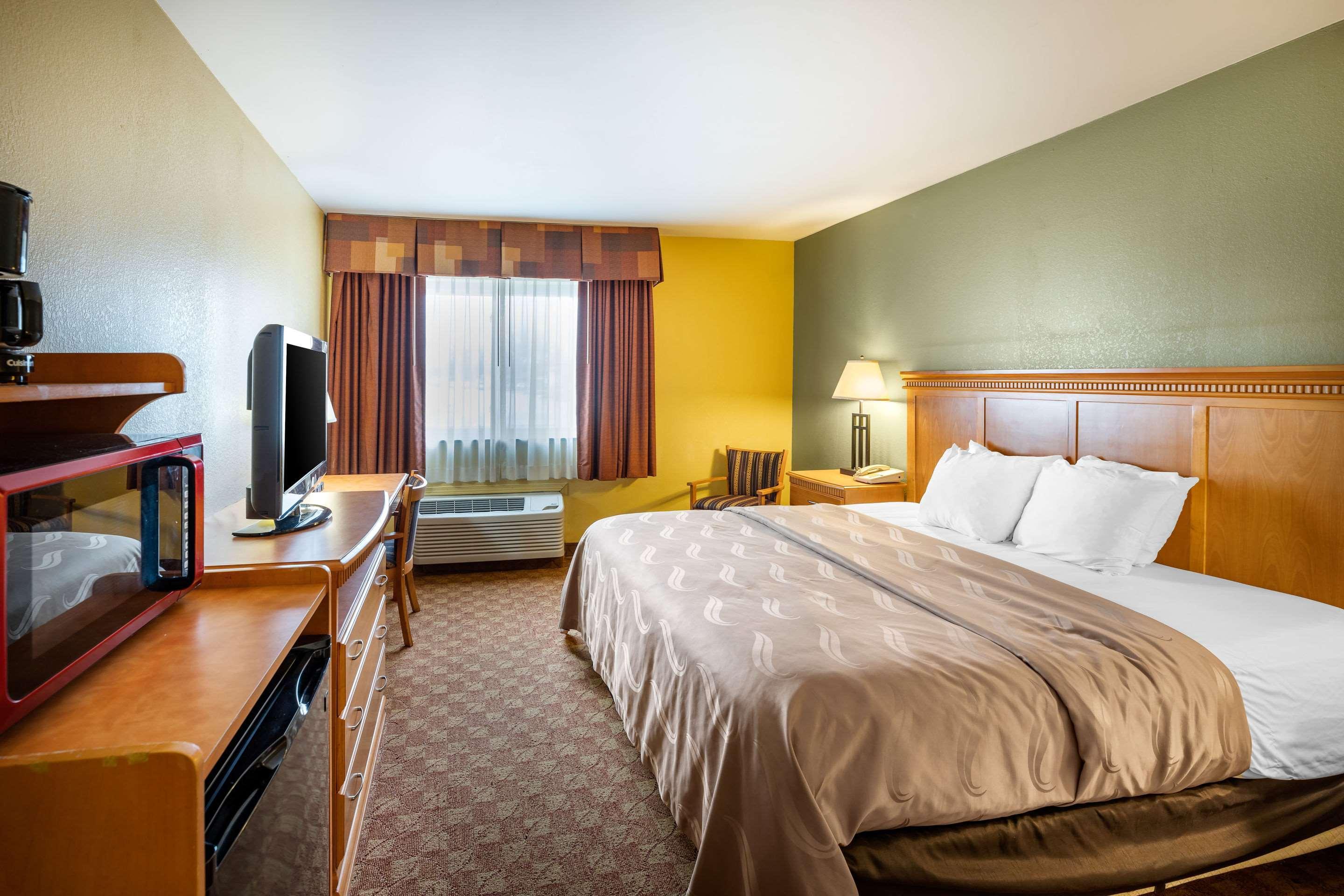 Rodeway Inn South Hutchinson Екстериор снимка
