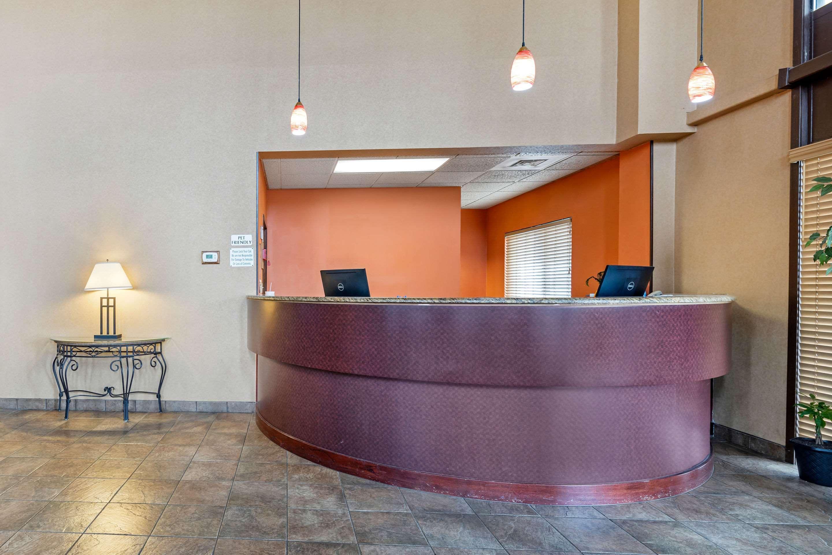 Rodeway Inn South Hutchinson Екстериор снимка