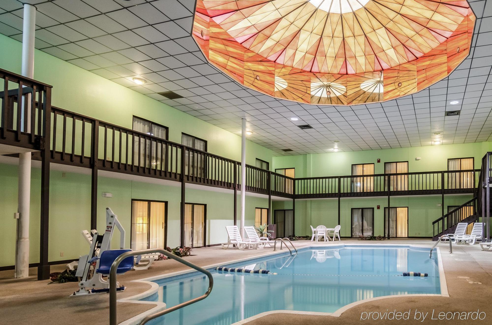 Rodeway Inn South Hutchinson Екстериор снимка