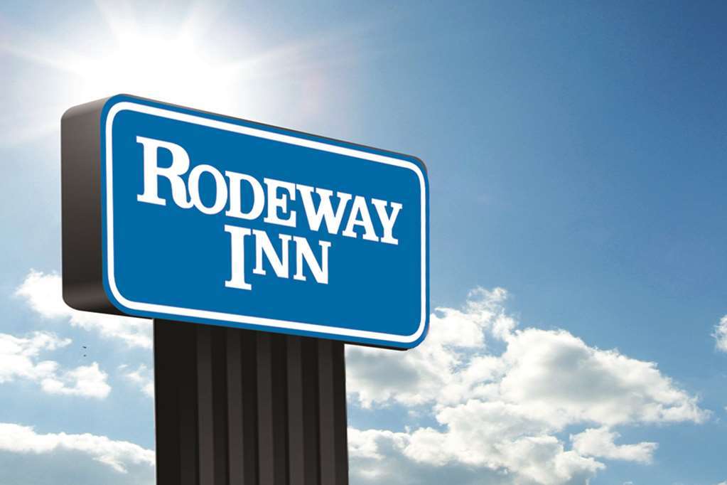 Rodeway Inn South Hutchinson Екстериор снимка