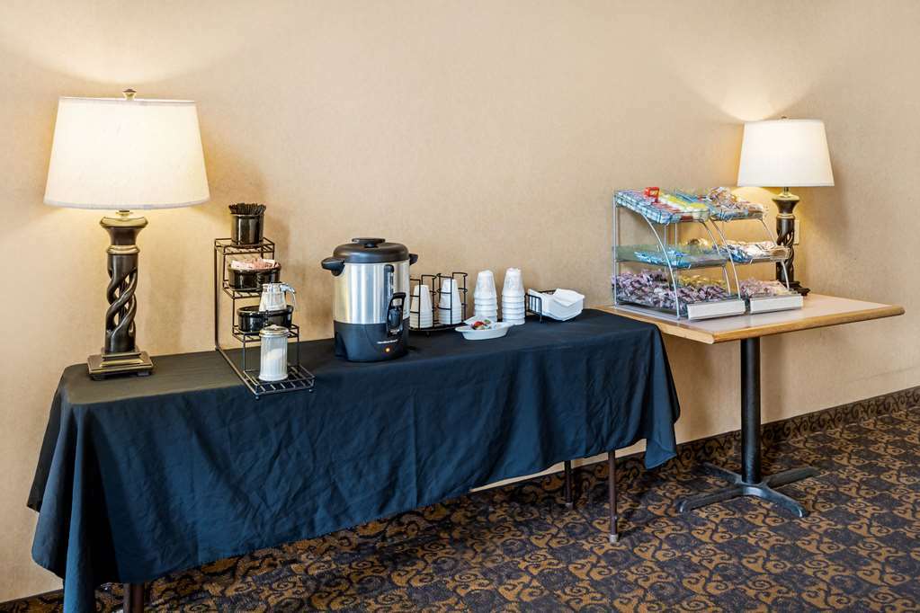 Rodeway Inn South Hutchinson Ресторант снимка