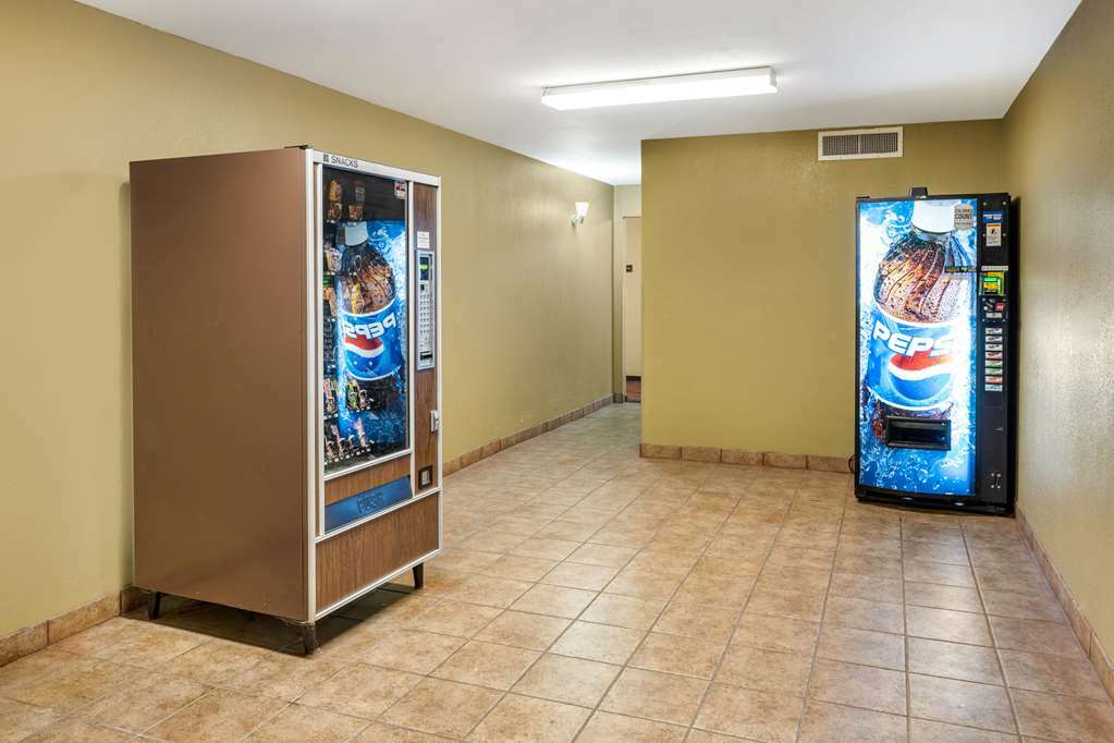 Rodeway Inn South Hutchinson Удобства снимка